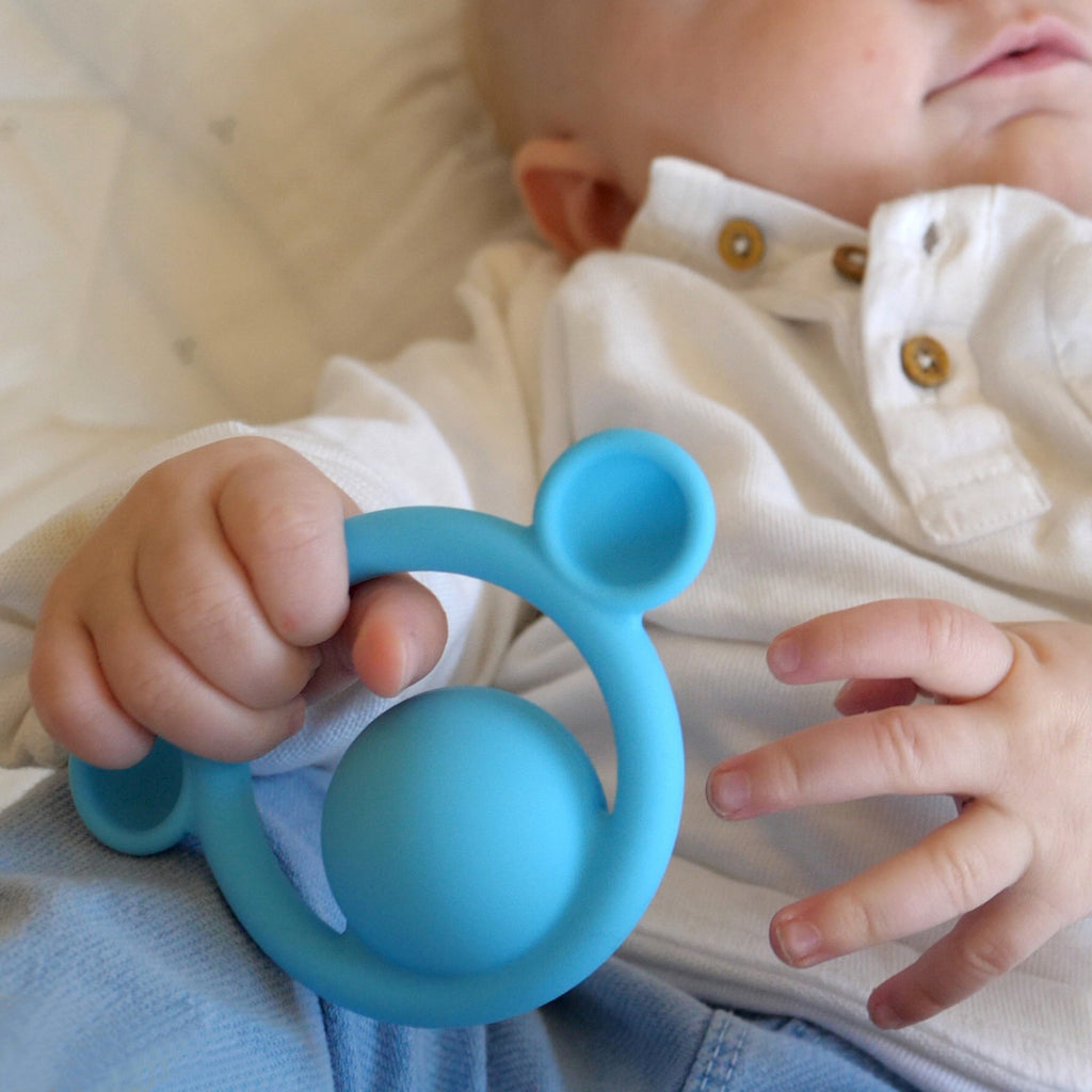 MOLUK Nigi, Nagi & Nogi Teether and Sensory Primary Colour Set