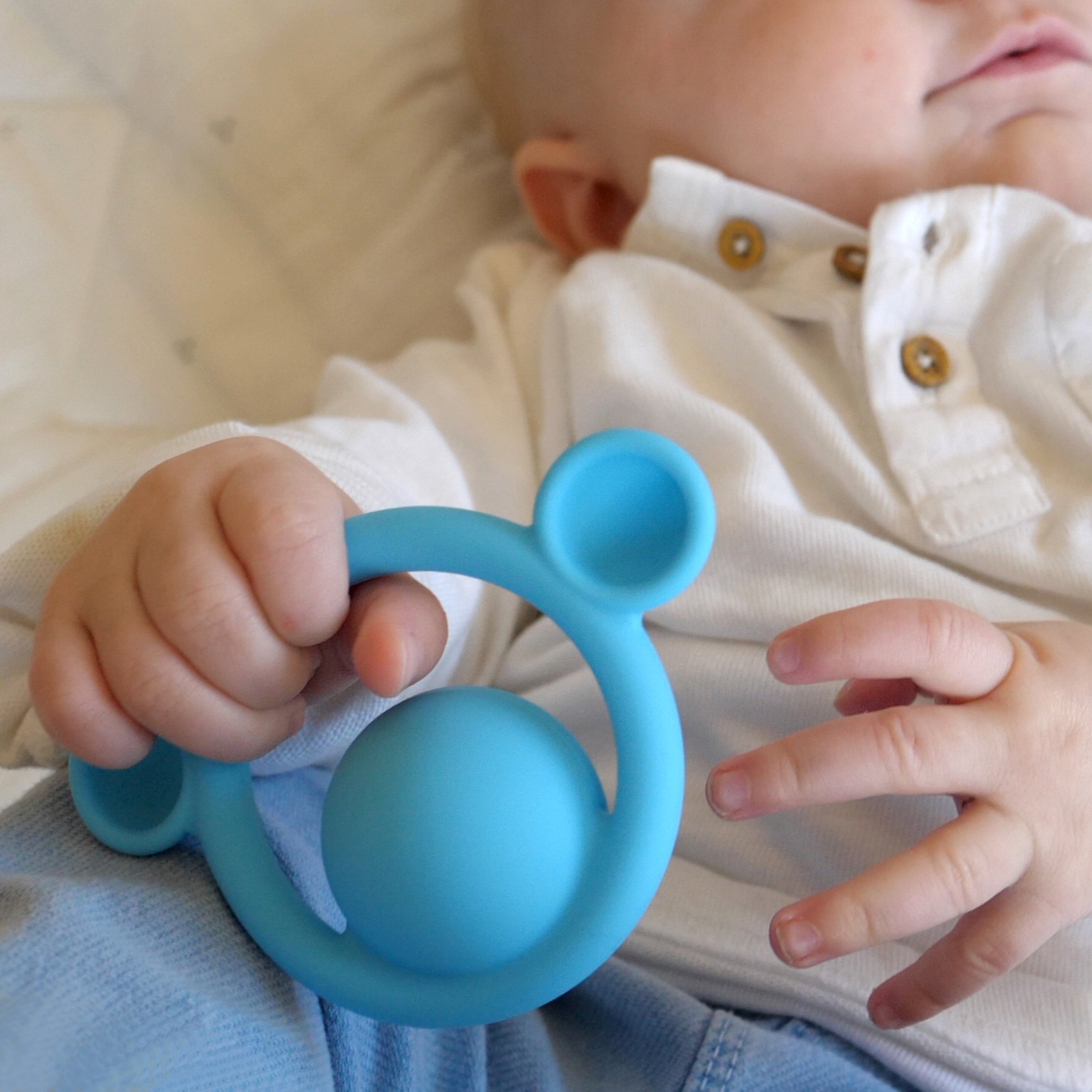 MOLUK Nigi, Nagi & Nogi Teether and Sensory Primary Colour Set