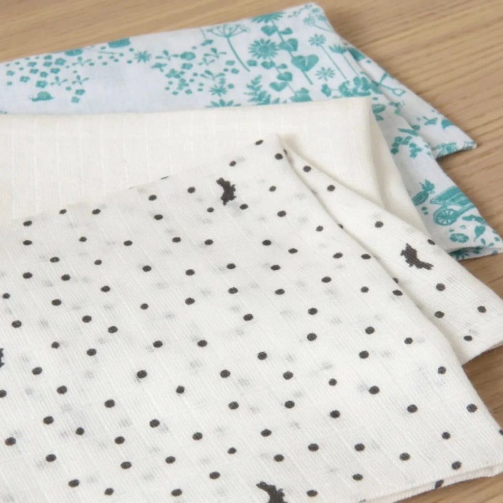 Peter Rabbit Muslin & Soft Toy Baby Gift Set