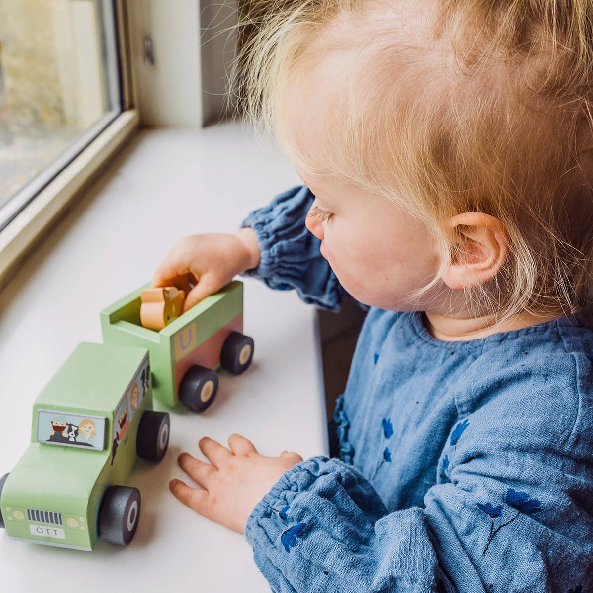 Orange Tree Toys - Wooden Farmyard 4x4 with Horse Box and Horse