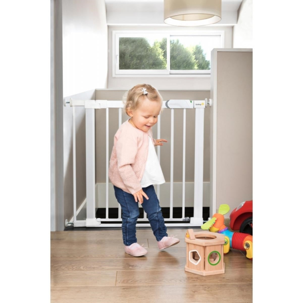 Safety 1st Flat Step Pressure Gate - 73 - 80cm