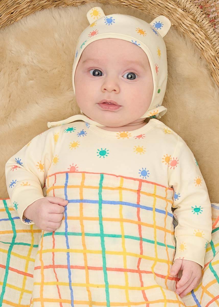 The bonniemob Organic Cotton Rainbow Baby Playsuit & Muslin Swaddle Blanket Gift Box