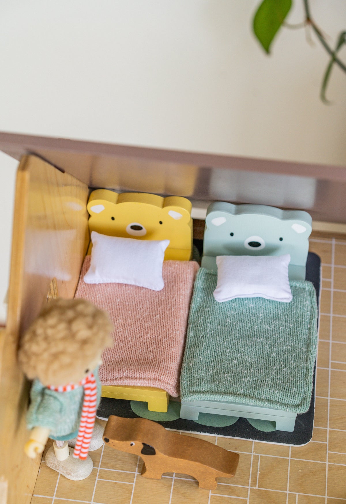 Tender Leaf Toys Wooden Dolls House Furniture Set - Children's Bedroom