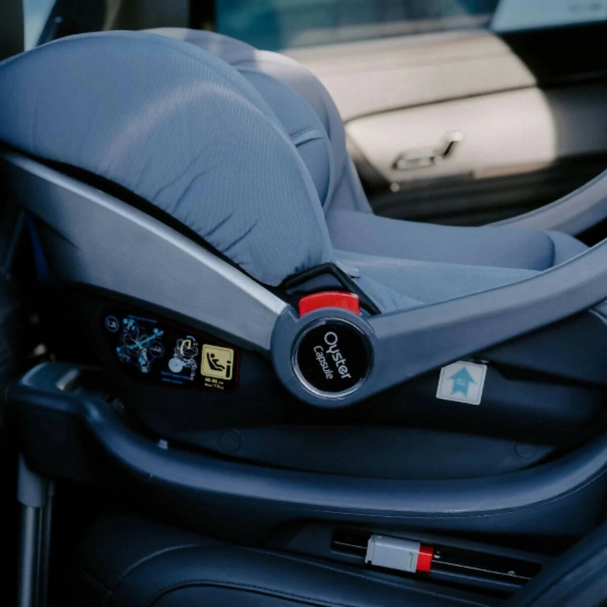 Oyster Capsule i-Size Infant Car Seat Group 0+ - Carbonite