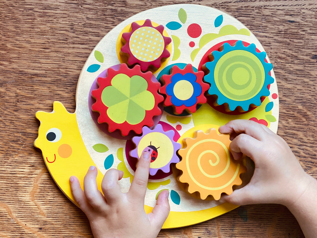 Tender Leaf Snail Whirls Wooden Cog Toy