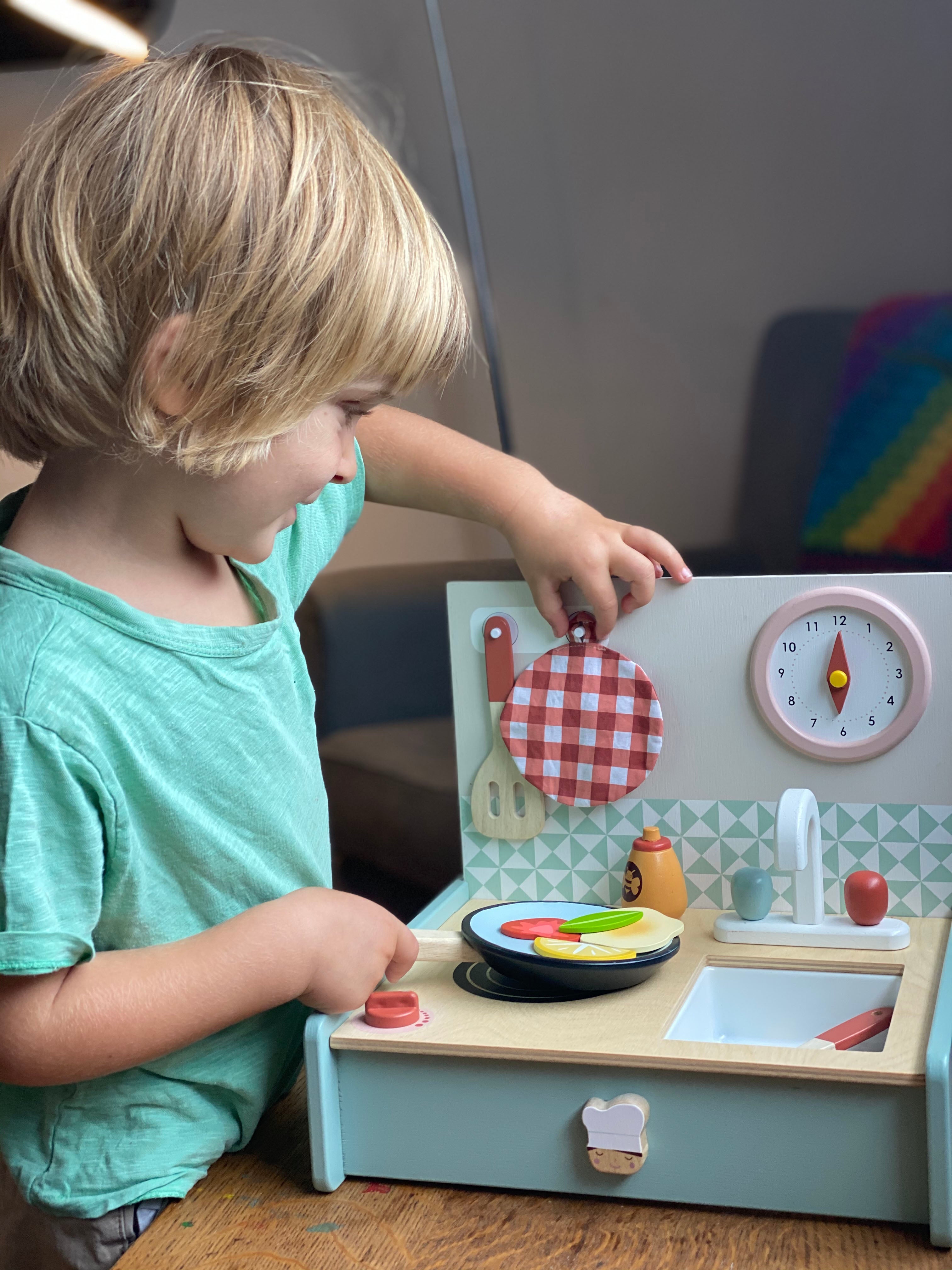 Wooden Kitchenette Foldable Playset