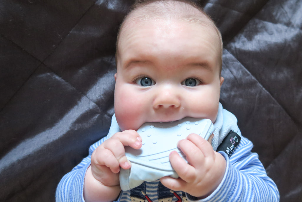 Mum 2 Mum Anneau de Dentition Attaché Bandana Wonder Bib - Six Couleurs