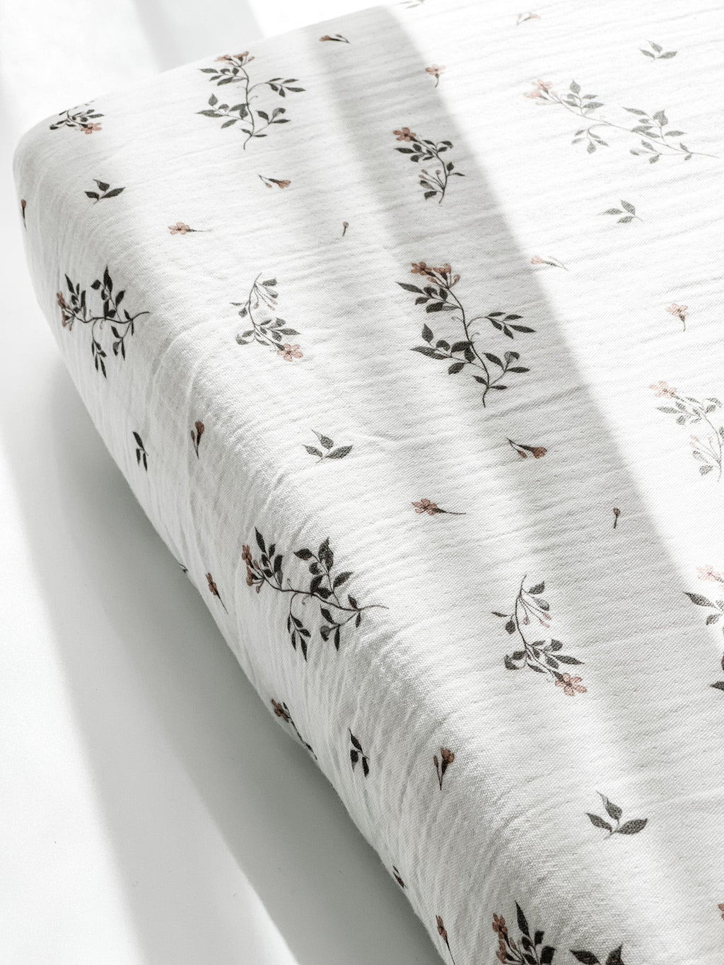 Norishor - Muslin Cotton Fitted Cotbed Sheet - Jasmine Rose