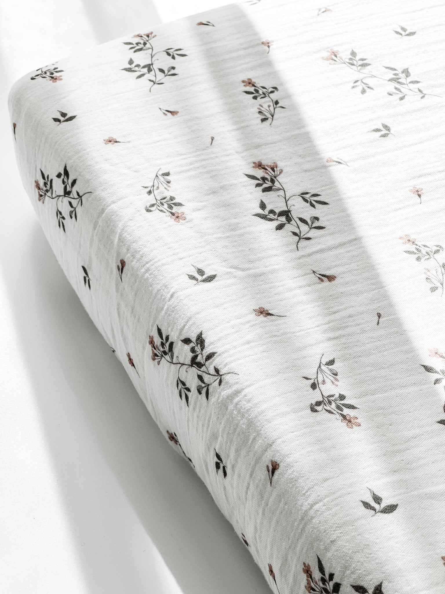 Norishor - Muslin Cotton Fitted Cotbed Sheet - Jasmine Rose