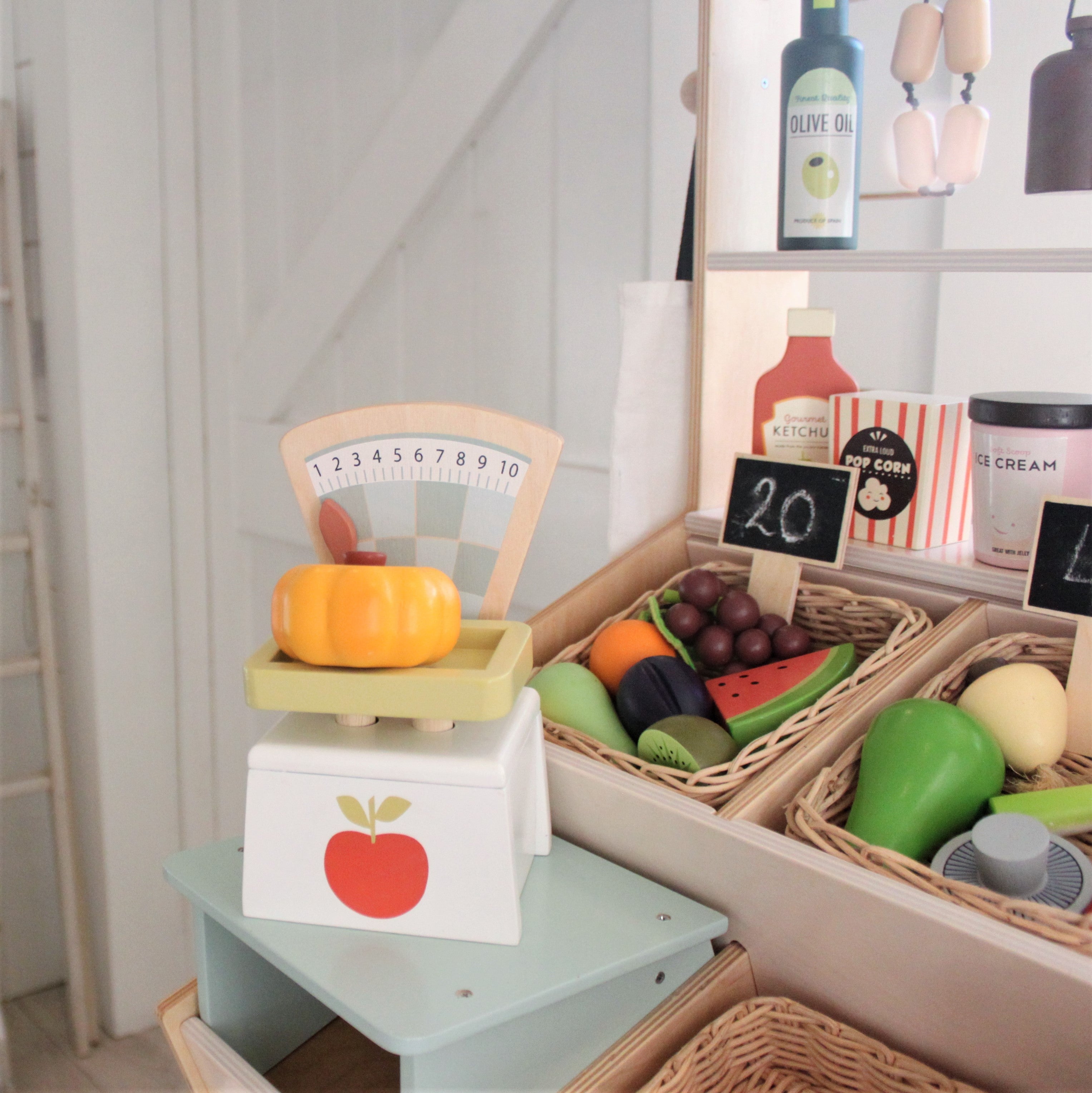 Tender Leaf Toys Market Weighing Scales