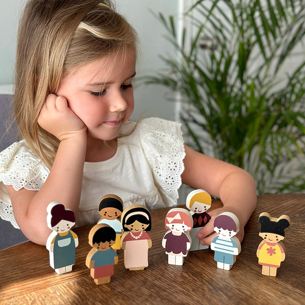 Mentari Wooden Doll Family With Cat