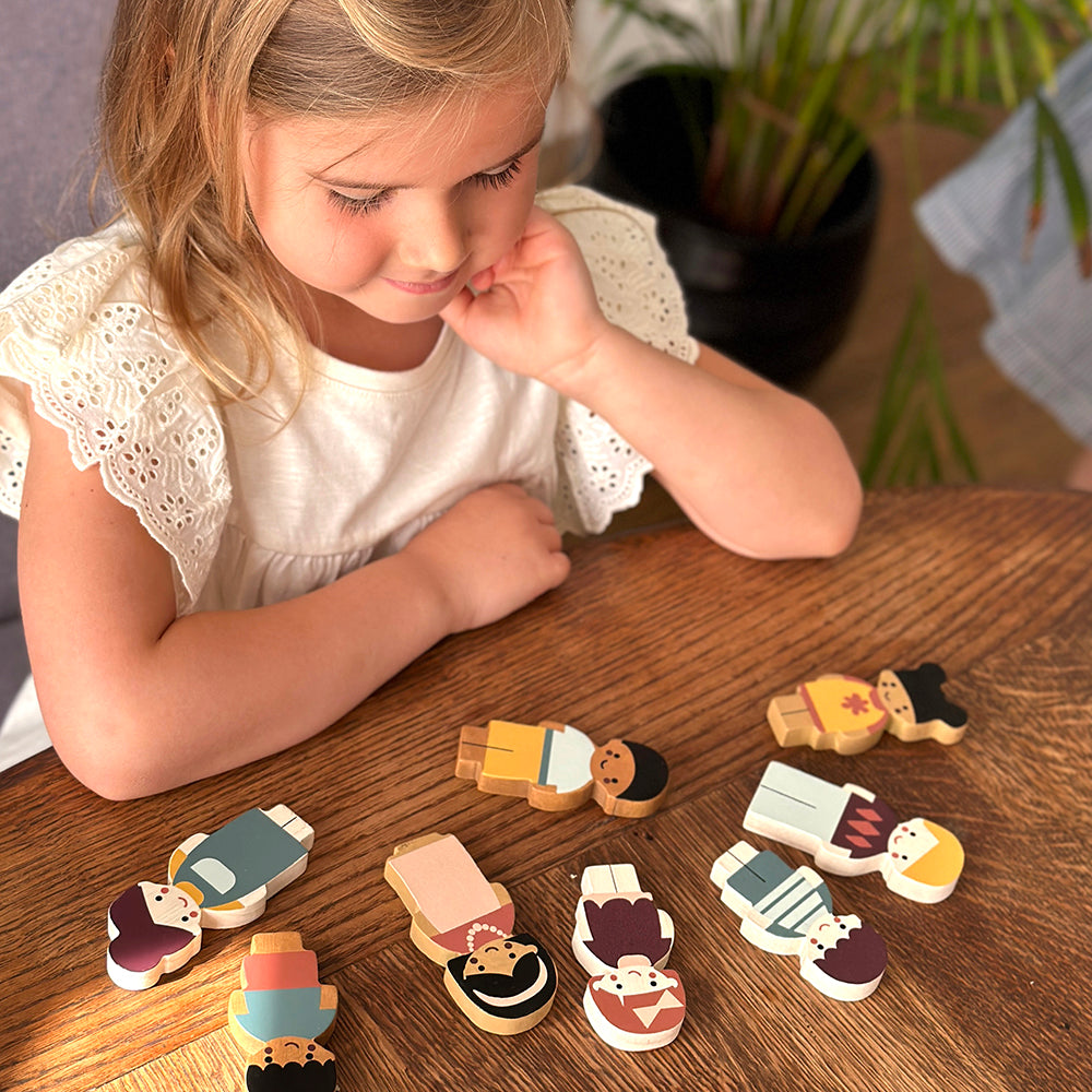 Mentari Wooden Doll Family With Dog
