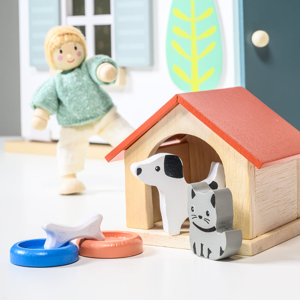 Wooden Dolls House Dog & Cat Pet Set