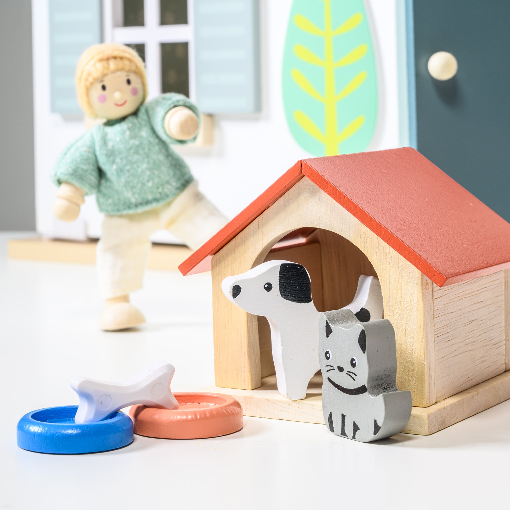 Wooden Dolls House Dog & Cat Pet Set
