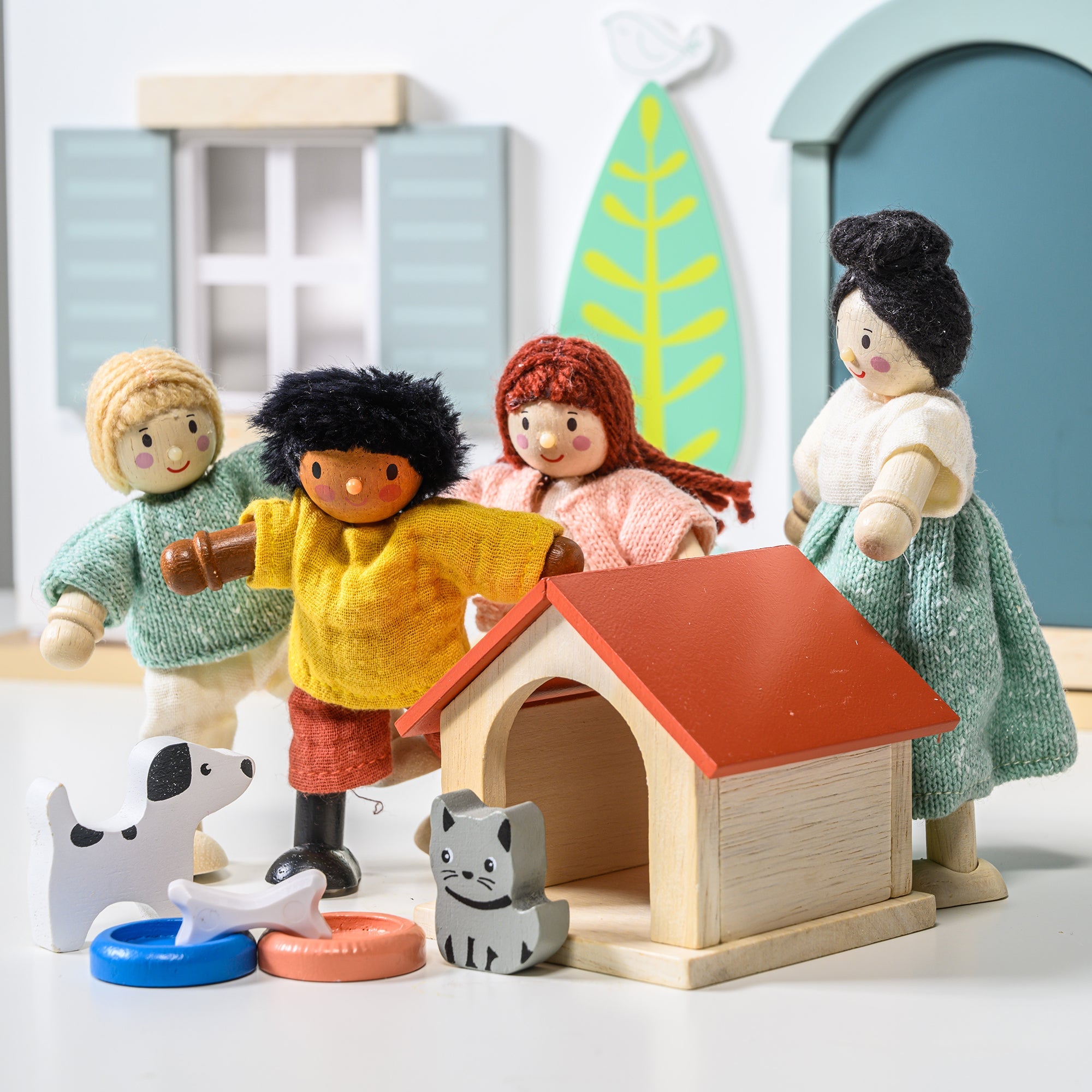 Wooden Dolls House Dog & Cat Pet Set