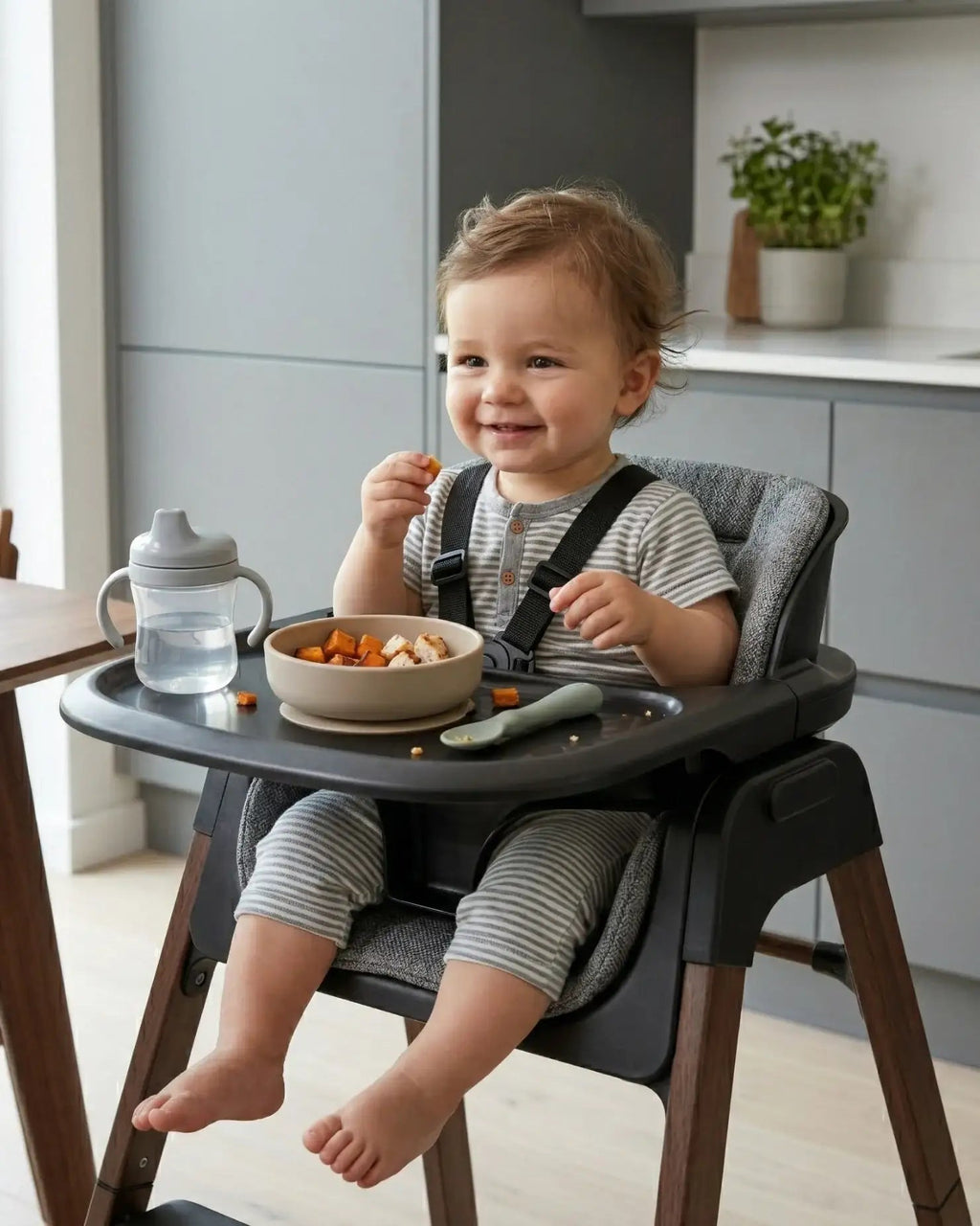 Neyo 2-in-1 High Chair - Black