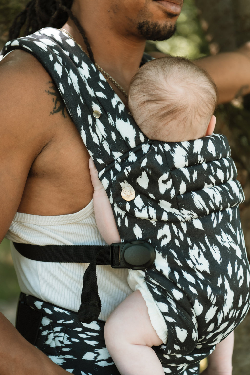 Nomad Air Monochrome Print Baby Carrier - Orca