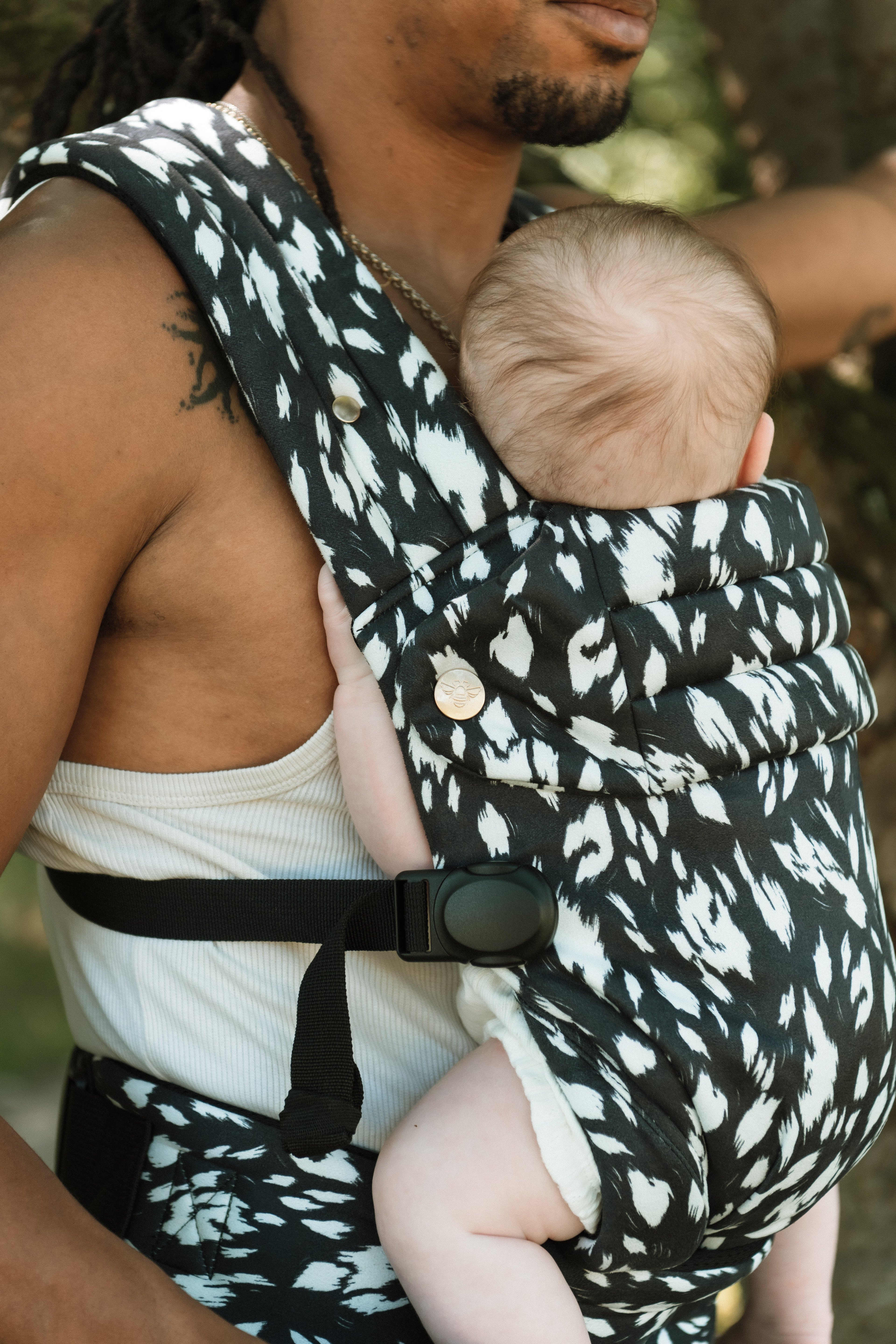 Nomad Air Monochrome Print Baby Carrier - Orca