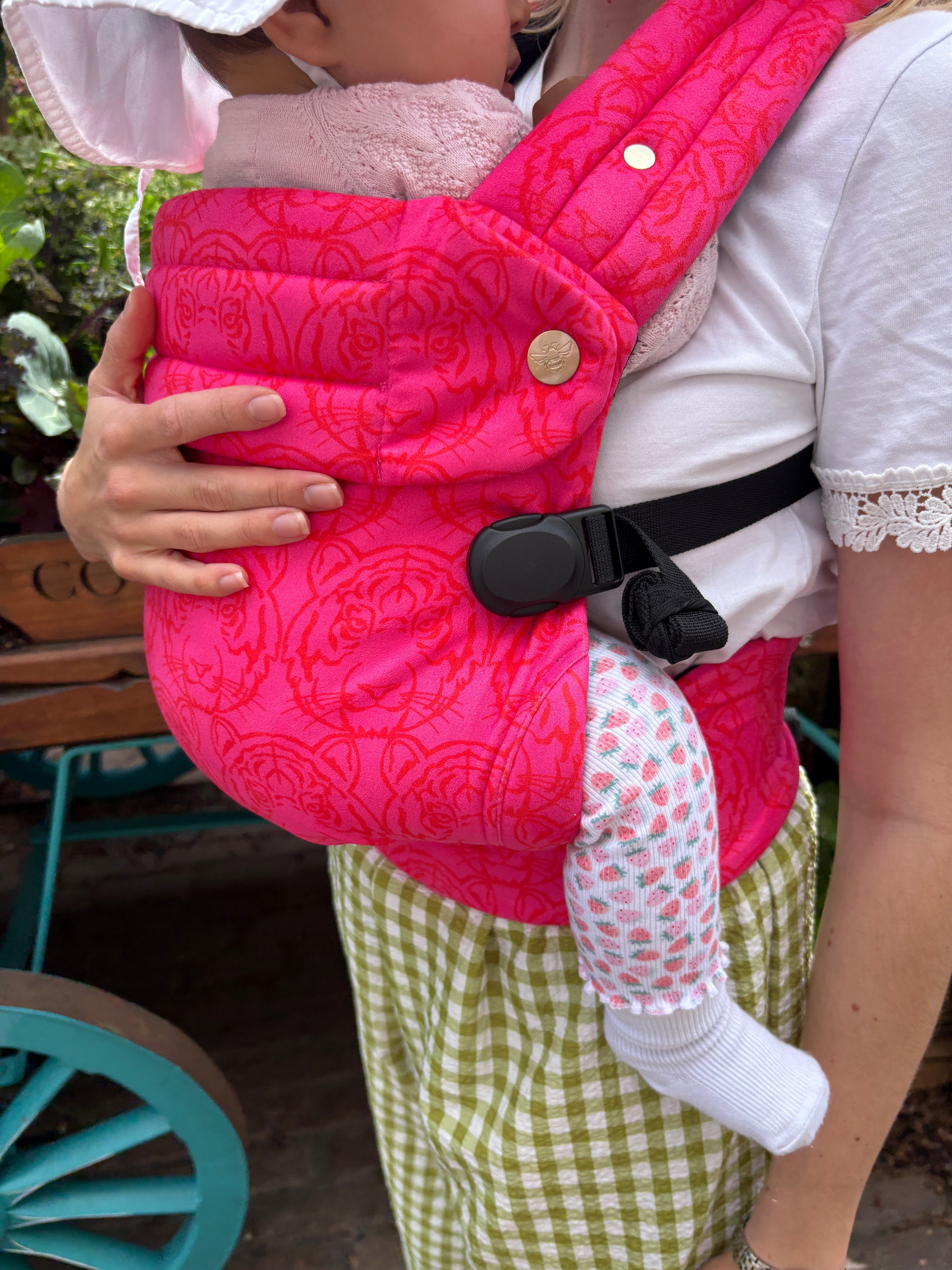 Bizzi Growin Nomad Air Baby Carrier - ROAR!