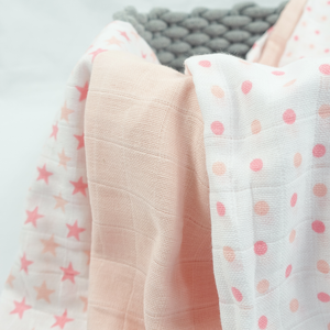MuslinZ Paquete de 12 cuadrados de muselina - Estrellas rosa bebé
