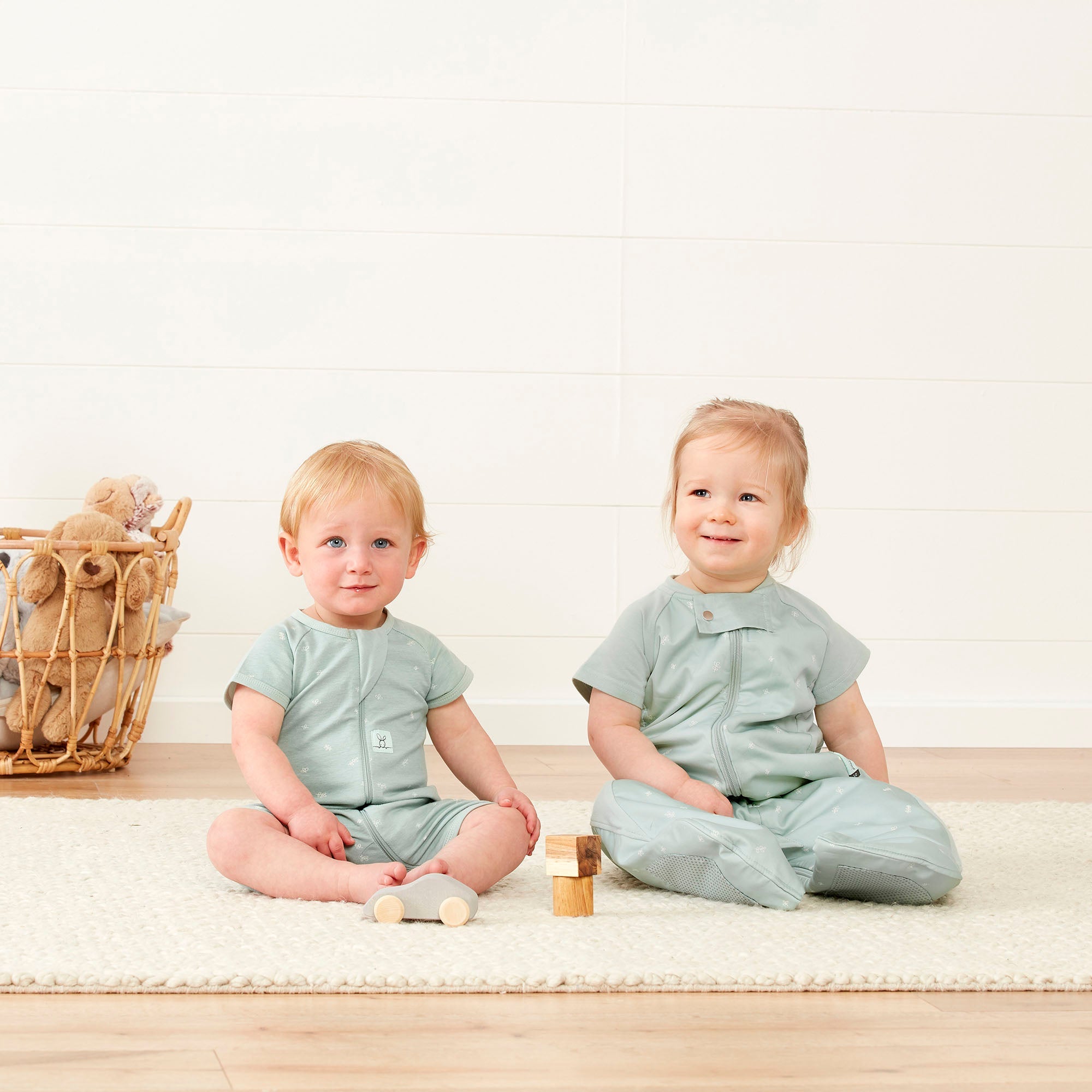 ergoPouch - Organic All Year Short Sleeved 2 in 1 Sleeping Suit Bag - Sage - 1.0 TOG