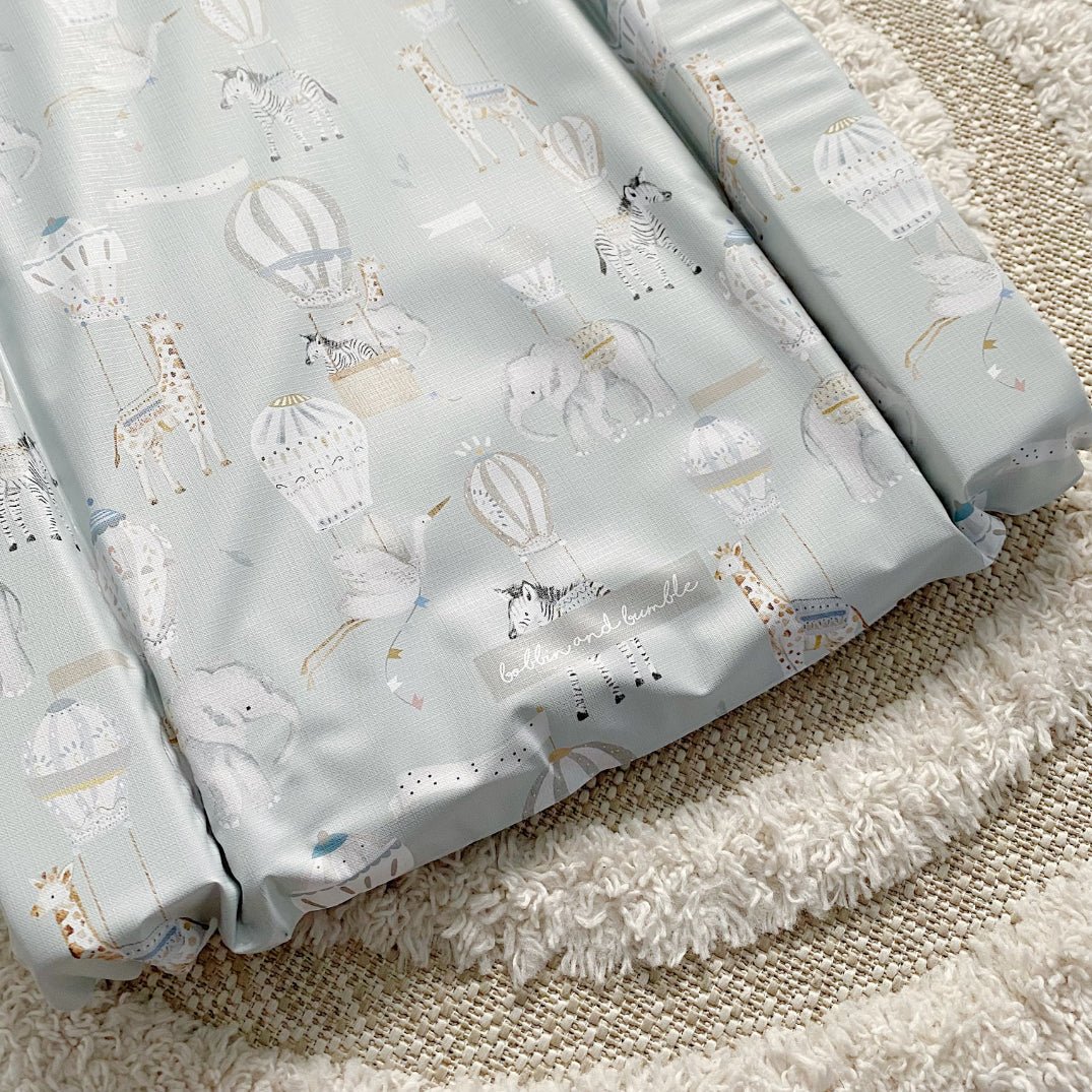 Bobbin and Bumble Standard Changing Mat - Hot Air Balloons Print - Baby&More