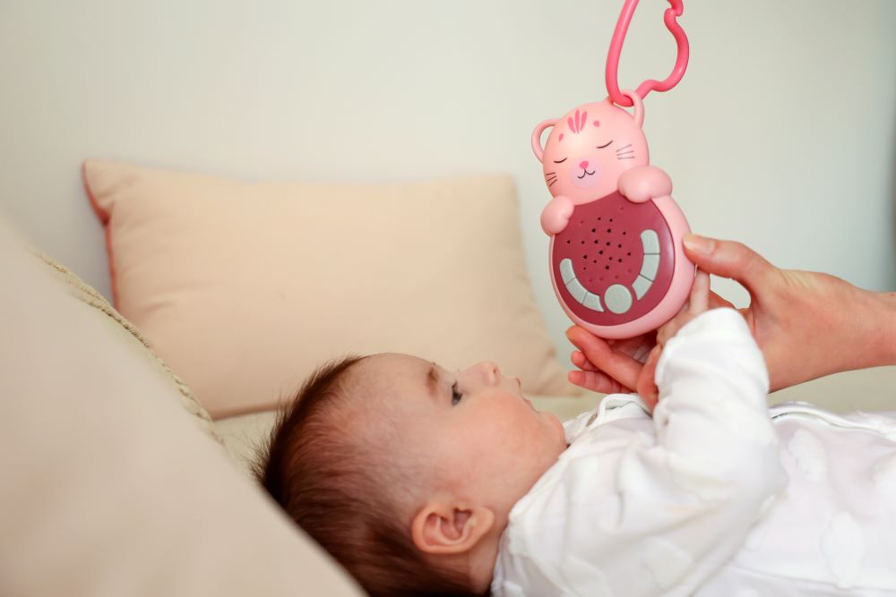 Cloud B Sweet Dreamz On the Go Portable White Noise Machine - Cat - Baby&More