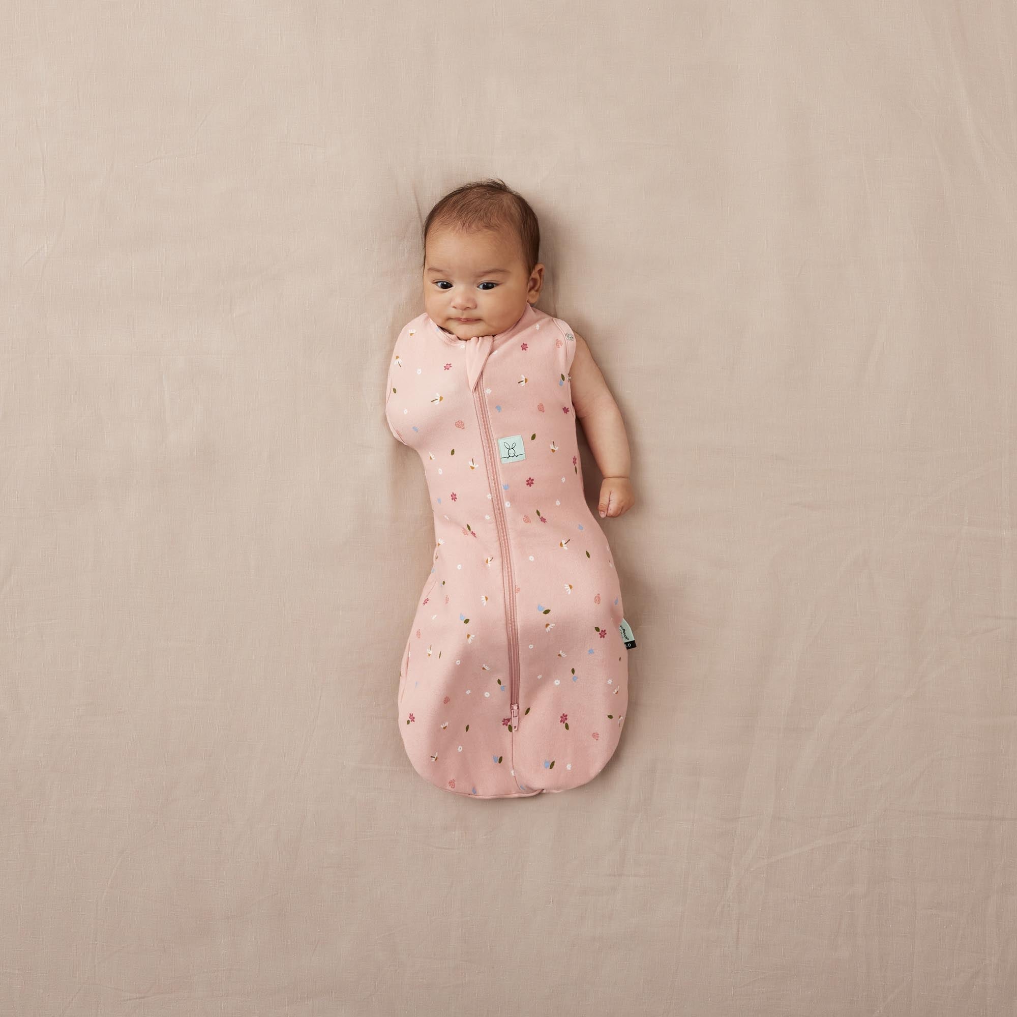 ergoPouch - Organic All Year Cocoon Swaddle Sleeping Bag - Daisy - 1.0 TOG - Baby&More