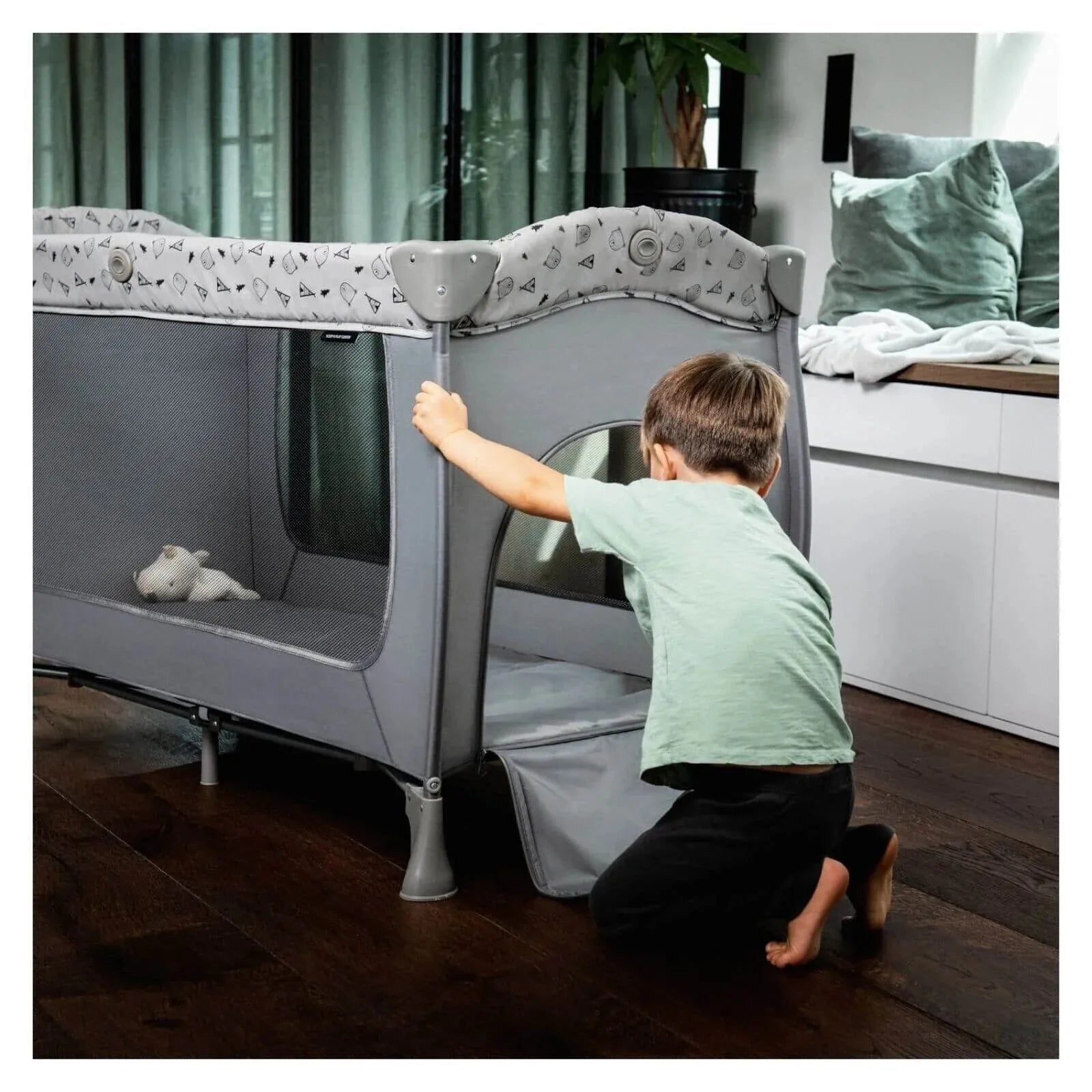 Hauck Sleep N Play Centre Bassinet Travel Cot & Playpen - Stars - Baby&More