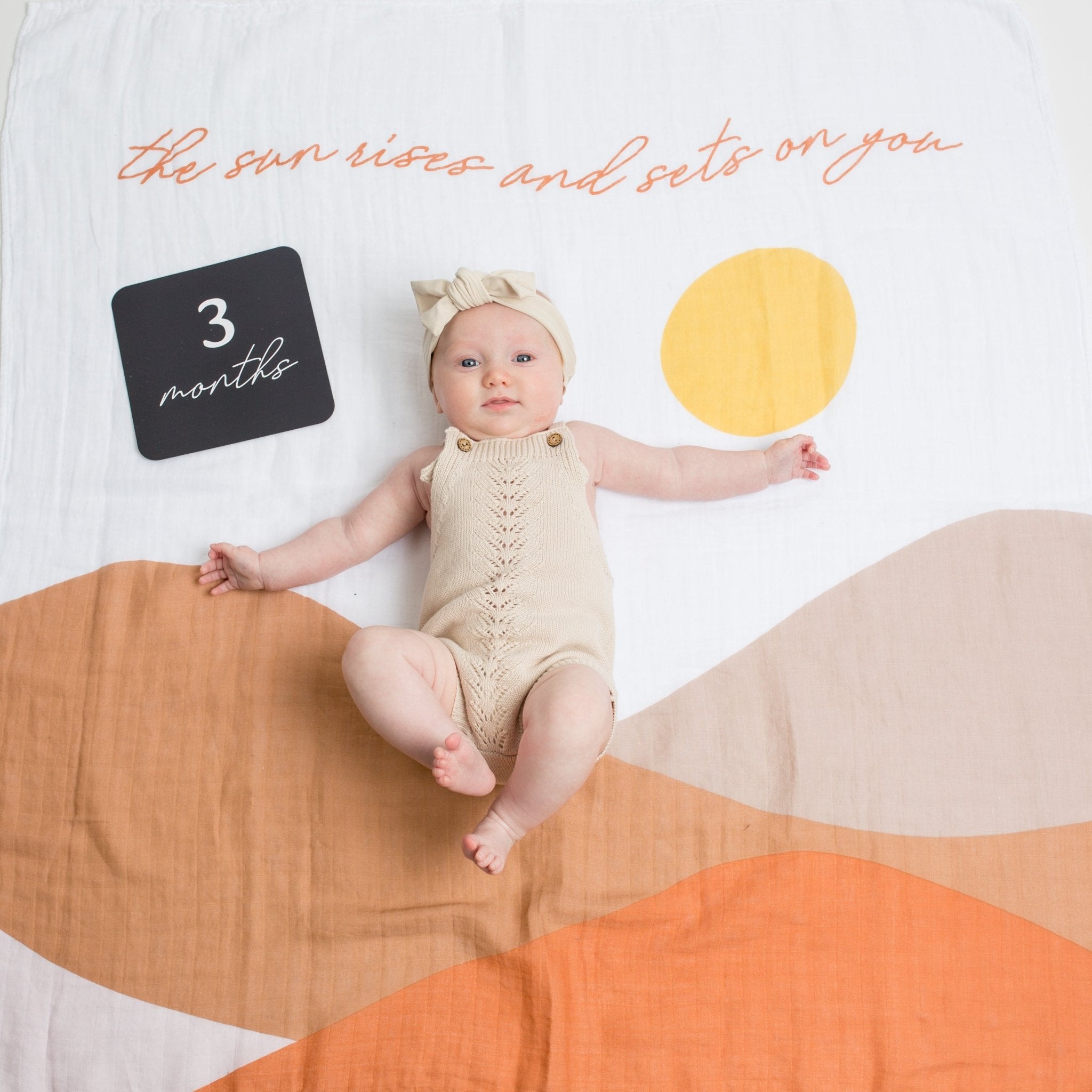 Lulujo - Cotton Swaddle & Milestone Marker Cards Gift Set - Sun Rise - Baby&More