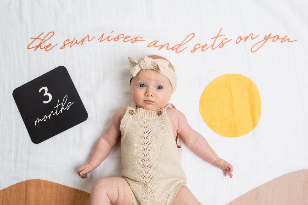 Lulujo - Cotton Swaddle & Milestone Marker Cards Gift Set - Sun Rise - Baby&More