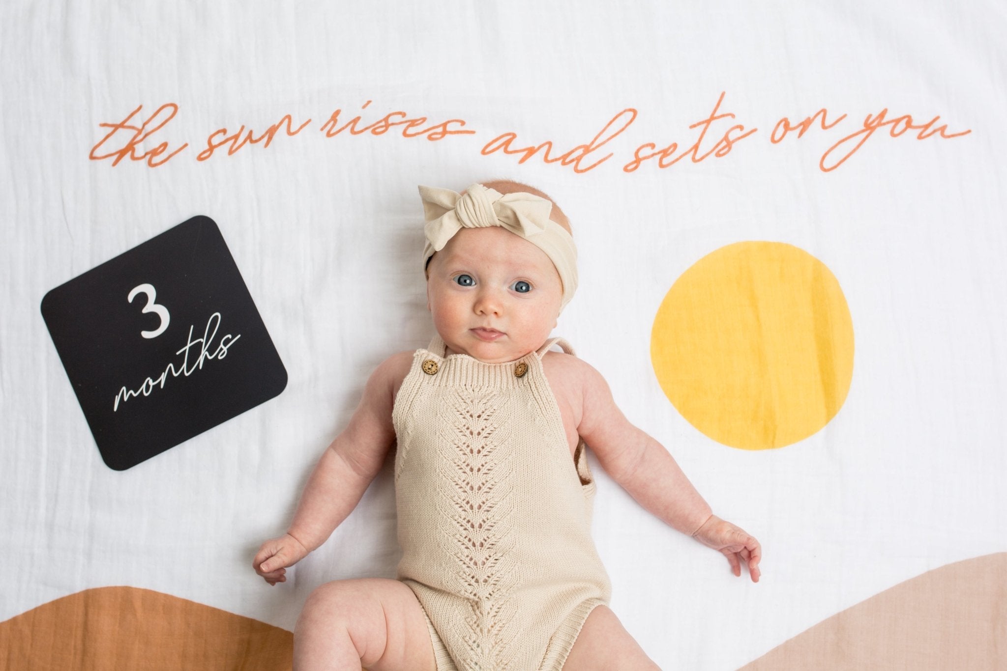 Lulujo - Cotton Swaddle & Milestone Marker Cards Gift Set - Sun Rise - Baby&More