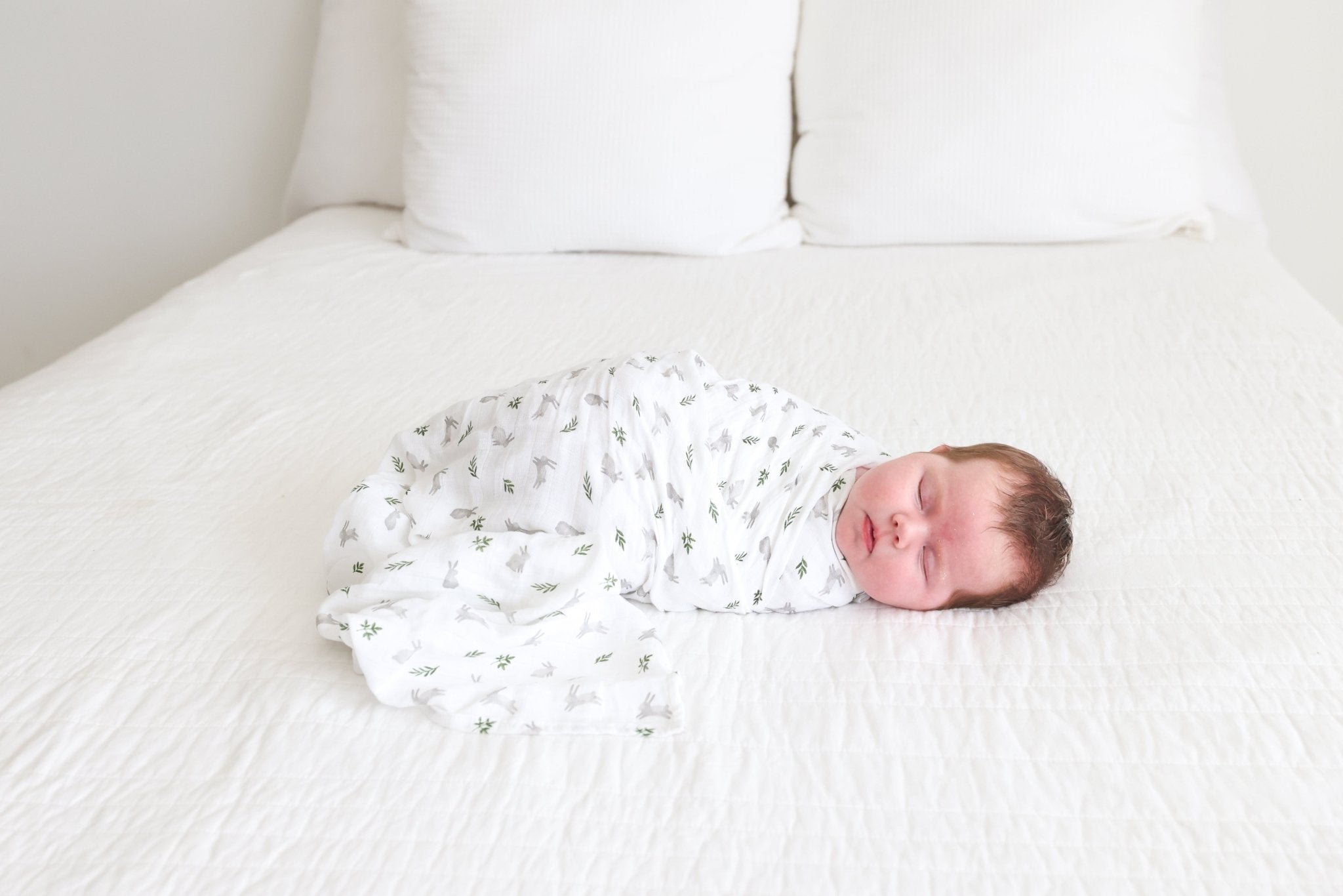 Lulujo - Muslin Swaddle - Bunnies (100cm x 100cm) - Baby&More