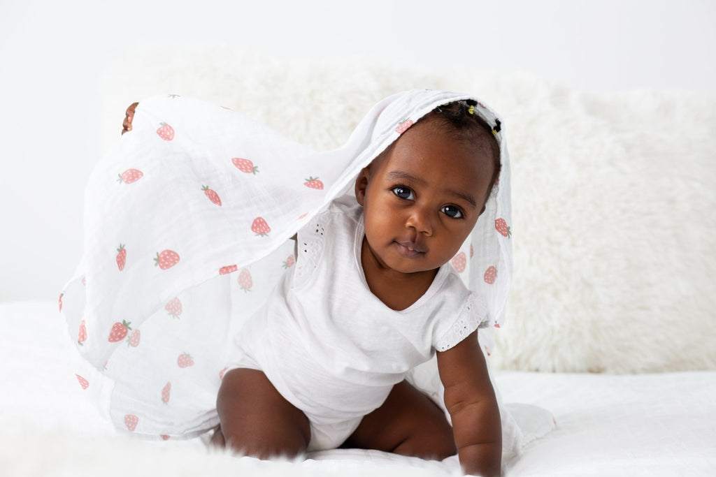 Lulujo - Muslin Swaddle - Strawberries (100cm x 100cm) - Baby&More