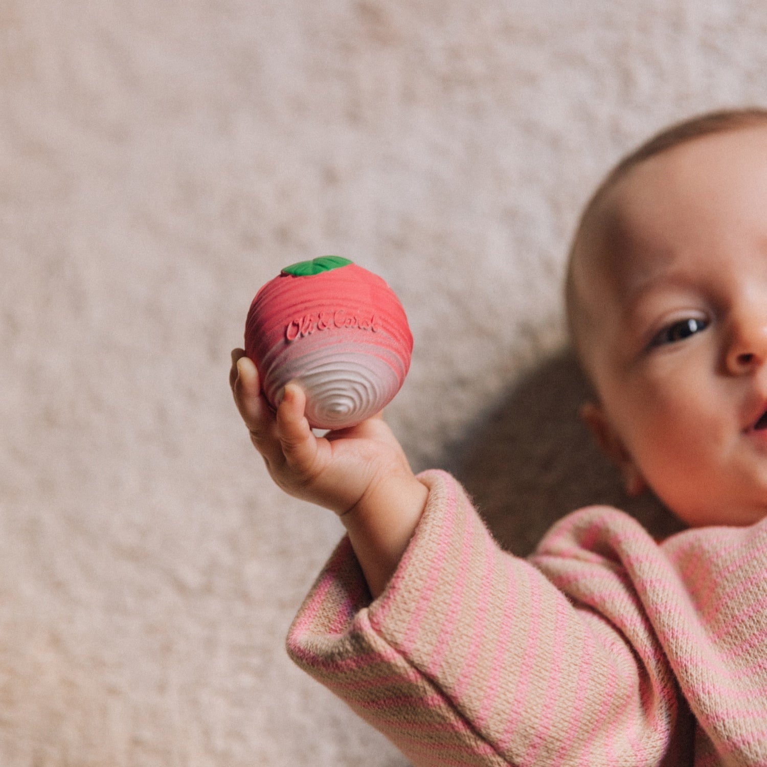 Oli & Carol Sensory Ball / Teether / Bath Toy - Veggie Salad - Baby&More