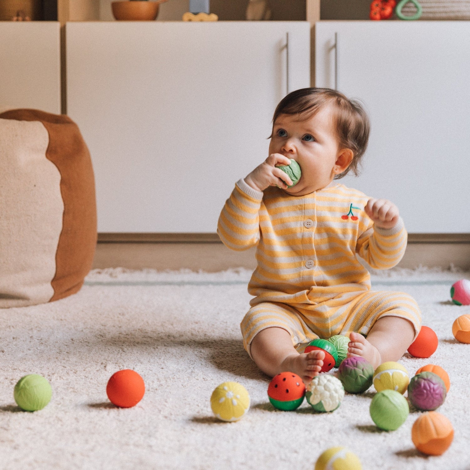 Oli & Carol Sensory Ball / Teether / Bath Toy - Veggie Salad