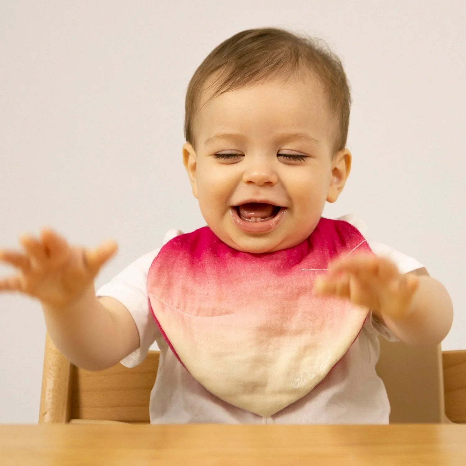 Oli&Carol Ramona the Radish Feeding Bib - Baby&More