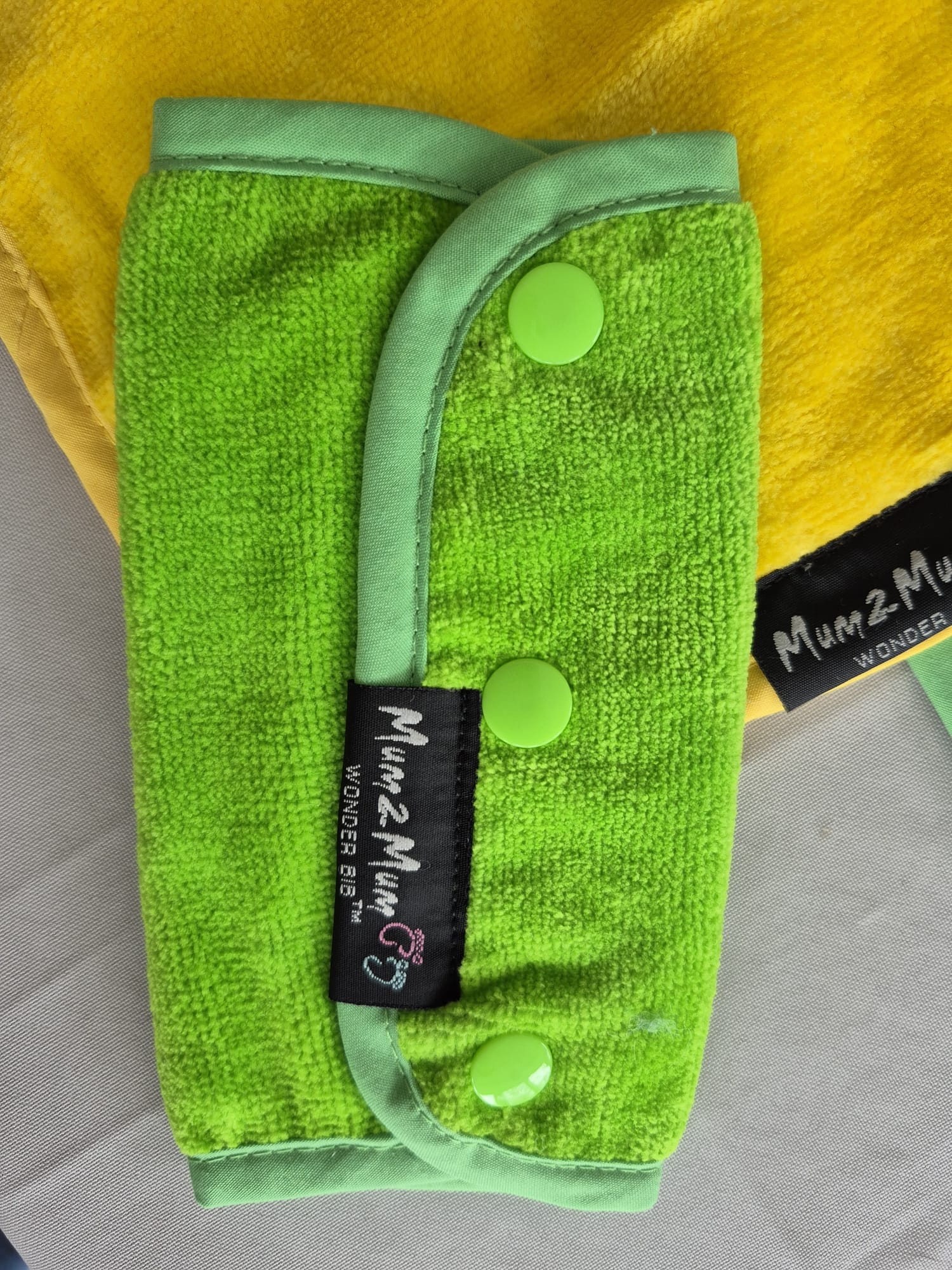 OUTLET - Mum 2 Mum Strap Cover Sucking Pads - Lime & Yellow, 2 Pairs - Baby&More