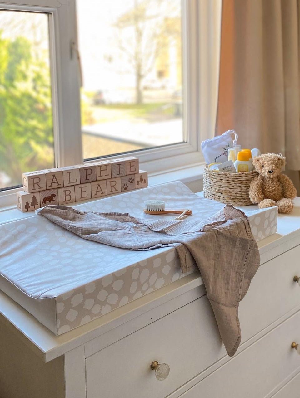 Ralphie Bear Anti Roll Wedge Changing Mat - Neutral Beige Scallop - Baby&More