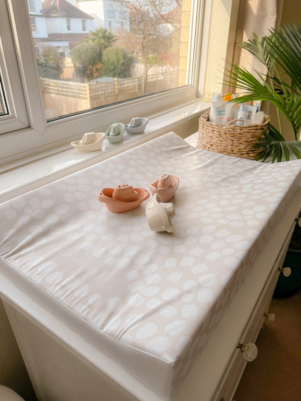 Ralphie Bear Anti Roll Wedge Changing Mat - Neutral Beige Scallop - Baby&More