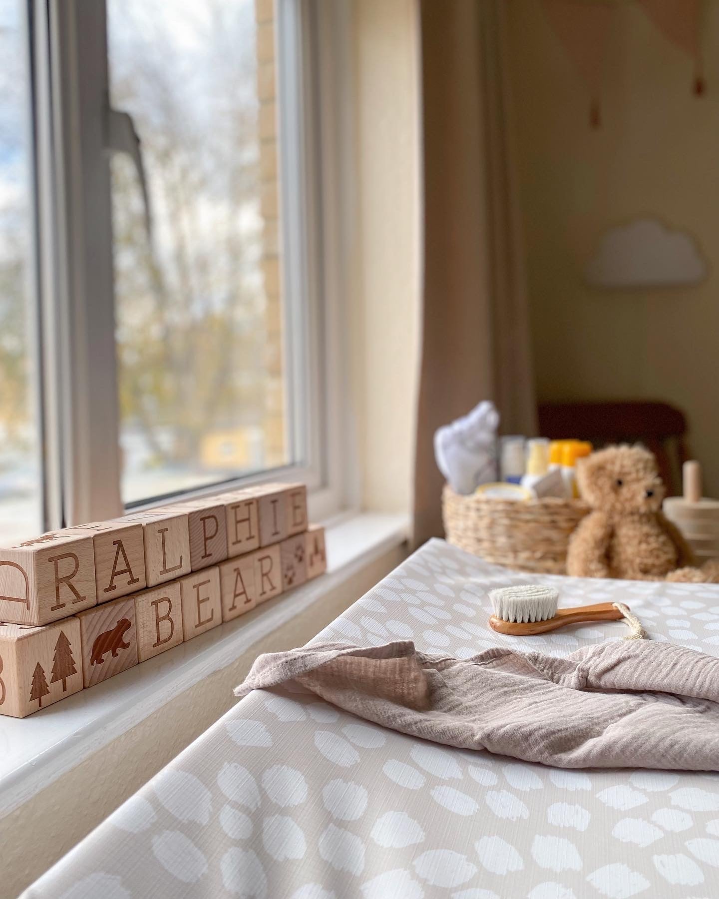 Ralphie Bear Anti Roll Wedge Changing Mat - Neutral Beige Scallop - Baby&More