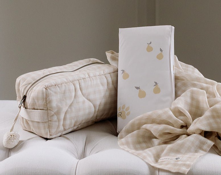 Ralphie Bear Quilted Washbag - Gingham Beige - Baby&More