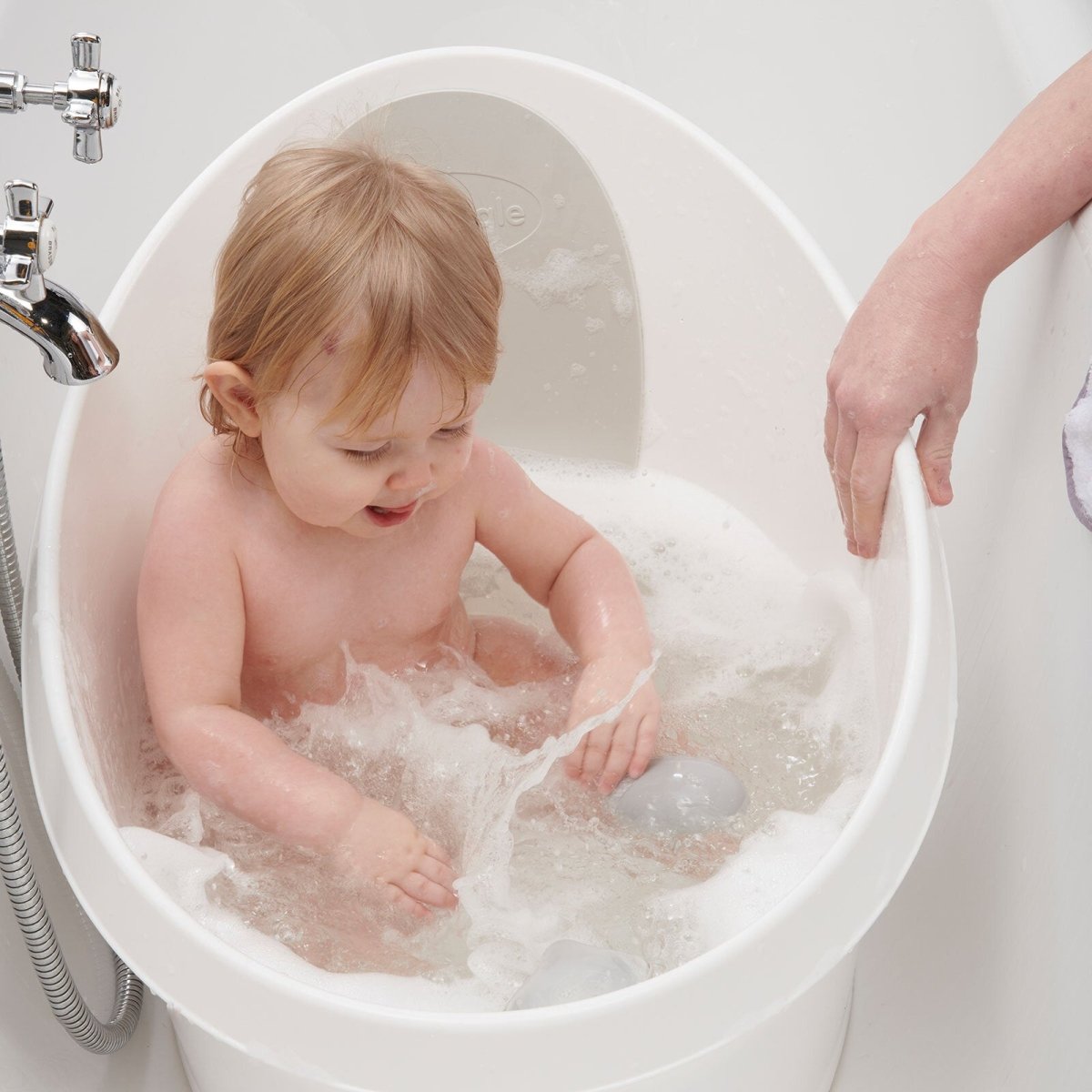 Shnuggle Toddler Bath Tub - White With Light Grey Backrest - Baby&More