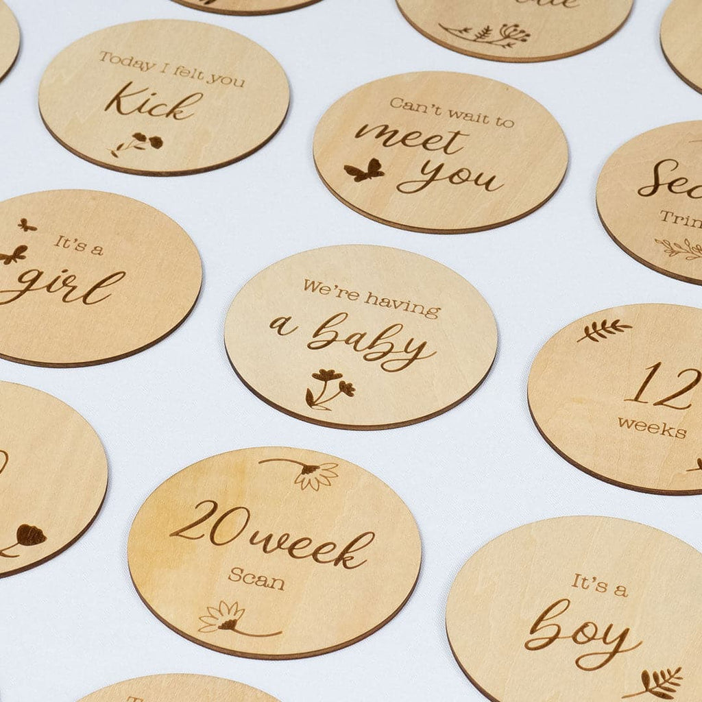 Priya & Peanut Wooden Pregnancy Milestone Disc Set